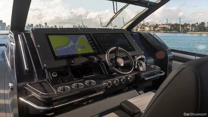 Mercedes-AMG Shows Off 2,013kW Boat And Matching G 63 In Miami