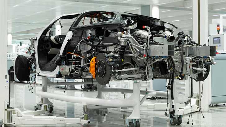 McLaren Speedtail’s Electrified Powertrain Detailed