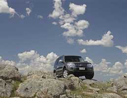 2010 MITSUBISHI PAJERO