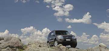 2010 MITSUBISHI PAJERO